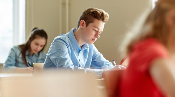 Simularea examenului de bacalaureat continuă cu proba obligatorie a profilului 