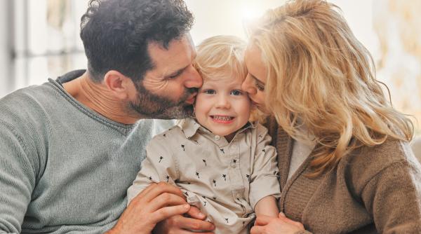 Copiii care cresc într-o familie echilibrată învață 9 valori pe care azi mulți le subestimează