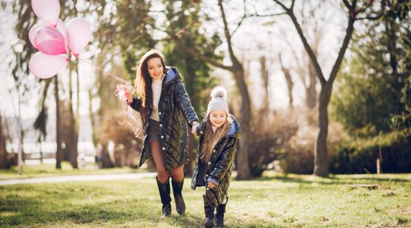 Ce este „panda parenting” și cum ajută la dezvoltarea independenței copiilor