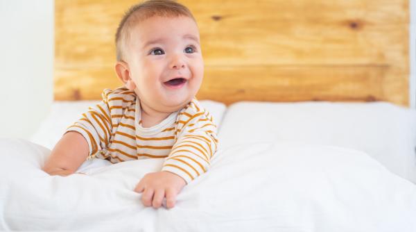 Chiar înainte de a spune primele cuvinte, bebelușii „spun” povești, dezvăluie un studiu