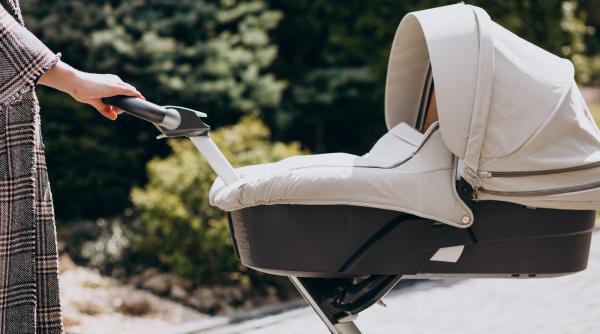 Fetiţă de 7 luni aflată într-un cărucior, împuşcată mortal în timpul unor schimburi de focuri