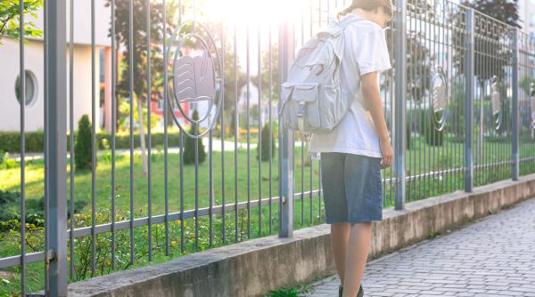 Predictorii psihologici ai abandonului școlar. Radu Leca: „Mintea elevului ajunge să asocieze școala cu pericol, nu cu dezvoltare”