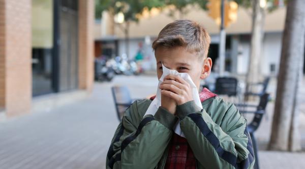 Tot ce trebuie să știi despre noua variantă de Covid-19, BA.3.2 sau Cicada, care pare să afecteze mai mult copiii