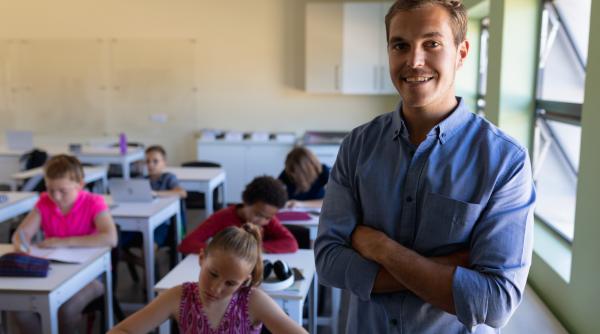 Un profesor le propune elevilor să își schimbe prenumele pentru o zi, iar succesul este total / VIDEO