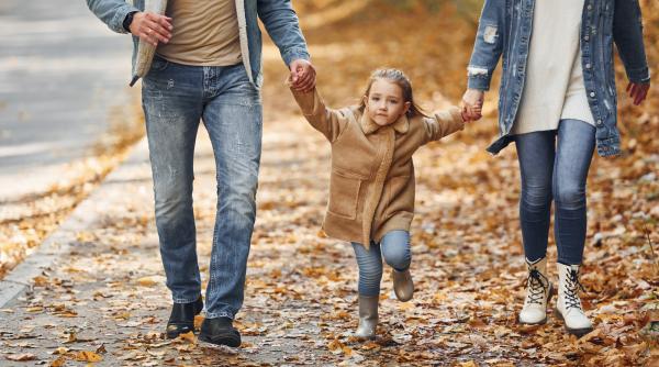 Părinții slabi care cresc copii agresivi și autoritari au, de obicei, aceste 11 năravuri triste