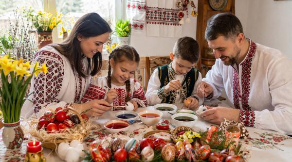 Paște 2026: Tradiția vopsirii ouălor te ajută să creezi amintiri cu copiii! Idei rapide pentru părinți ocupați