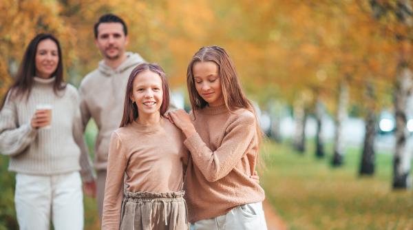 Cel mai așteptat dicționar pentru părinți! 50 de expresii necesare pentru a înțelege adolescenții în 2026