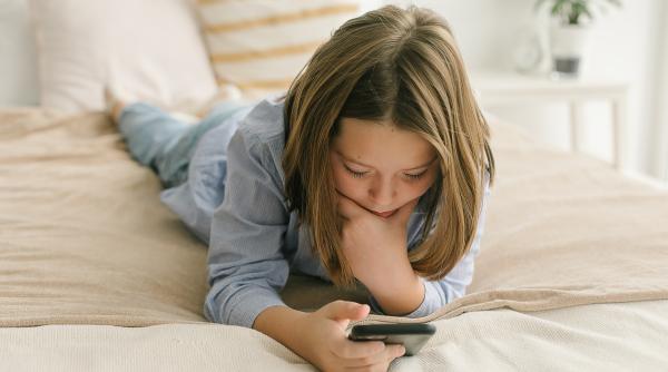 Uniunea Europeană introduce măsuri pentru protejarea copiilor online