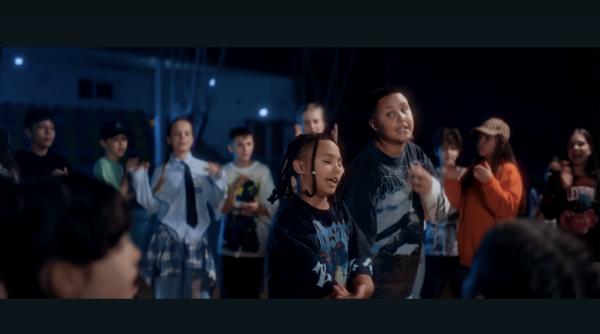 Critici după lansarea piesei cântată de copiii lui Alex Velea și Antonia. „Nu m-a șocat, ci m-a durut mai degrabă cât de normal pare”