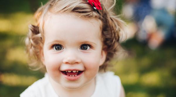 Nume clasice pentru bebeluși care sunt mereu la modă. Topul făcut de un sociolog 