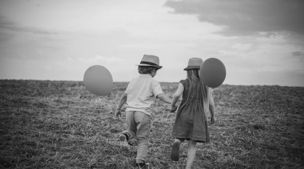 Cercetările spun că acei copii crescuți în anii `60 - `70 au dezvoltat 5 trăsături care lipsesc, în mod îngrijorător, multor copii acum