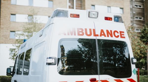 O fetiță de 2 ani din Constanța, care s-a simțit rău, a murit într-o ambulanță. Starea ei s-a agravat pe drum spre medic