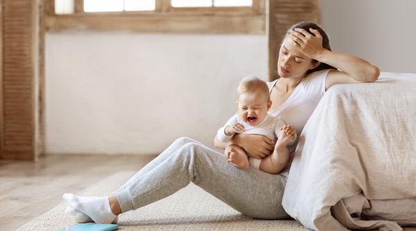 Patru moduri prin care poți să-ți faci viața mai ușoară când ai un bebeluș