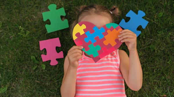 Studiu: unele anomalii congenitale pot semnala un risc mai mare de autism