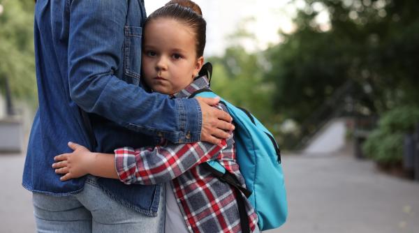 Violența sexuală în programele extrașcolare: semne de avertizare pe care părinții nu ar trebui să le ignore