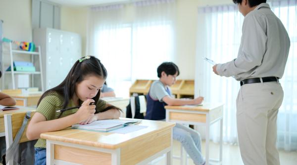 Sindicatele din Educație critică noua lege a salarizării: „Nu se respectă negocierile din 2023”