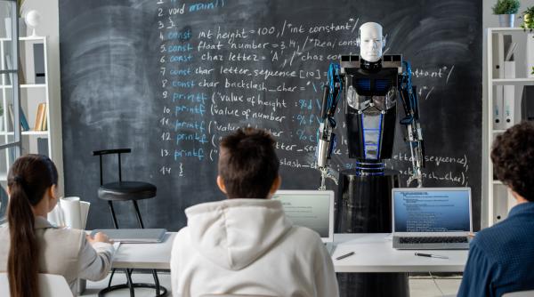 Prof. dr. Pădurean de la MIT, despre viitorul educației: „Care profesor să fie înlocuit de roboți? Cel care se comportă ca robotul?”