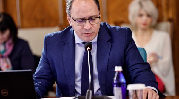 Ministrul Dimian, cadou personal pentru o universitate din țară: Surpriză pentru cei prezenţi în sală 