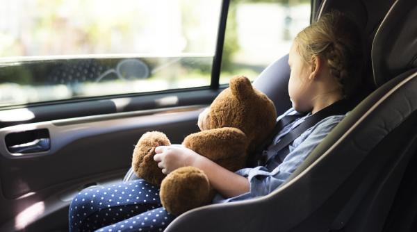 Se întâmplă din nou! Fetiță de doi ani moare după ce a fost lăsată în mașină, în timpul unui val de căldură extremă în Spania