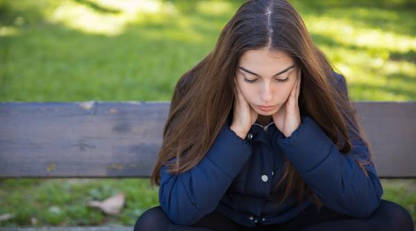 Adolescentă păcălită prin metoda „pomană”: Cum a rămas fără bijuterii de 17.000 de lei