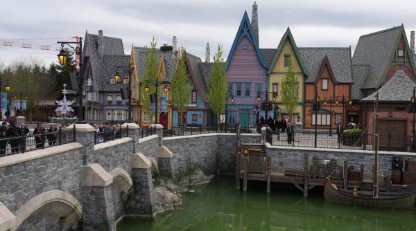 Peste 1.000 de elevi de gimnaziu își testează cunoștințele pentru o excursie la Disneyland Paris