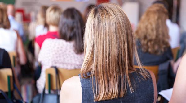 UNESCO, semnal de alarmă: 2,4 milioane de fete nu au acces la educație secundară în Afganistan 