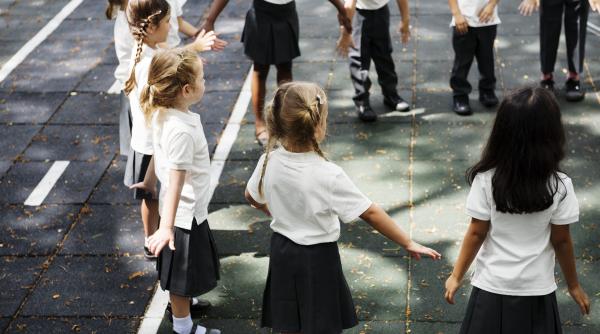Numărul de elevi în clasă trebuie să fie cel mult 24 la învățământul primar, spune Ministrul Educației