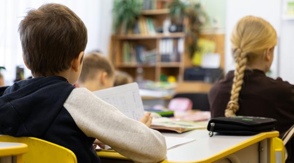 Alarma de la vârful Matematicii: Nu trebuia PISA să ne spună că educația nu e roz! Alergăm după un pick-up, dar nu se mai fac viniluri