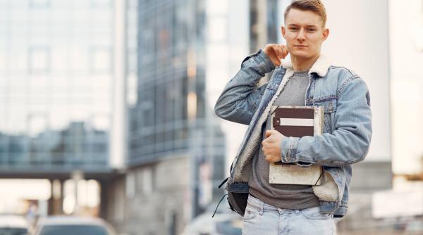 Un an de liceu în SUA: Programul FLEX oferă până la 70 de burse pentru elevii români
