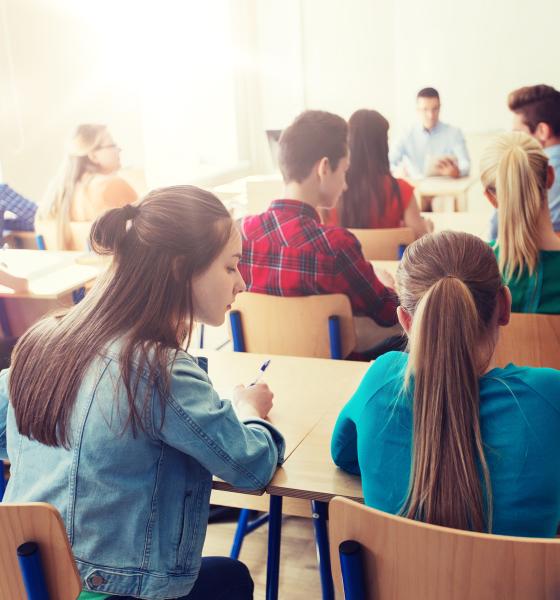 Inteligența artificială apare, în premieră, în programa școlară din 2026: Ar trebui folosită obligatoriu în predare