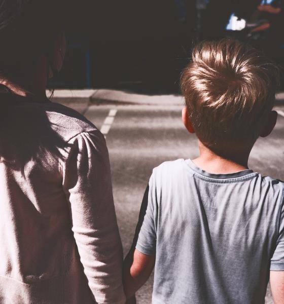 Cazurile de violenţă între copii cresc de la o zi la alta. Băiat de 13 ani, bătut la un loc de joacă dintr-un parc din Constanţa