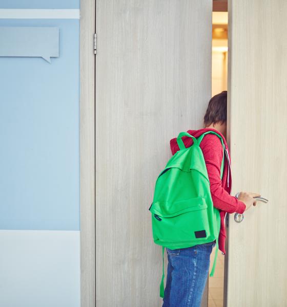 Spionaj la toaletă sau sărut forțat, frecvente în școli printre elevii de a IV-a și a V-a. Psiholog: Tăcerea prelungește disconfortul