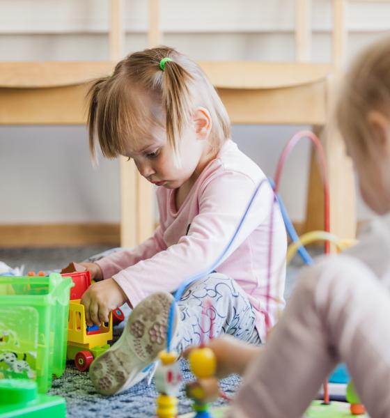 Cum gestionăm conflictul dintre doi copii, dar care sunt și de nedespărțit. Oana Moraru: „NU faceți asta”