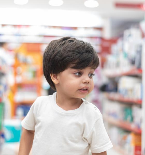 Când copilul tău face o criză de nervi în public, fă aceste patru lucruri