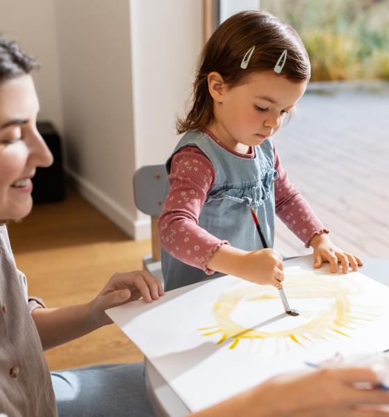 De ce nu ar trebui să-i spui mereu unui copil că desenul său este frumos? Psiholog: „Problema apare când faci asta”