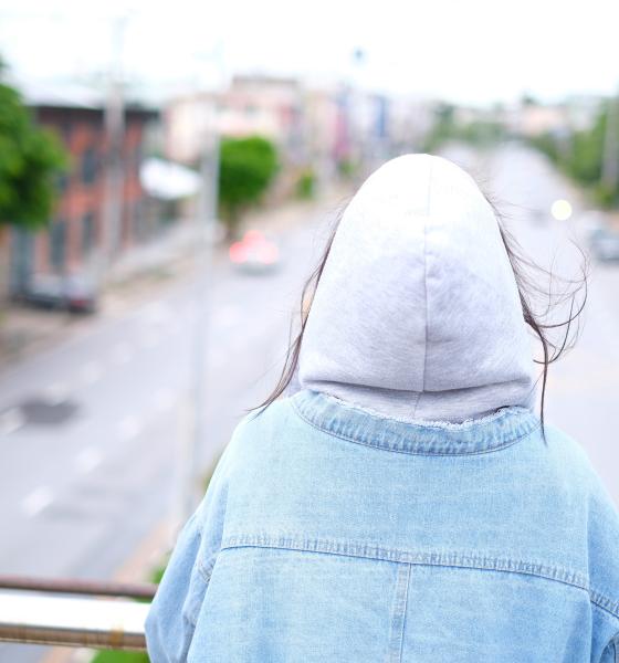 „Generație sedată”. Copiii care caută soluții rapide pentru o suferință complexă, într-o societate care nu mai lasă timp pentru dialog