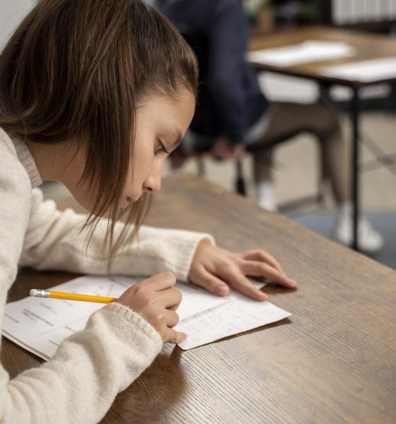 Cum afectează stresul părinților performanța elevilor la Evaluarea Națională și bacalaureat? Moraru: Cad în „capcana distracției”