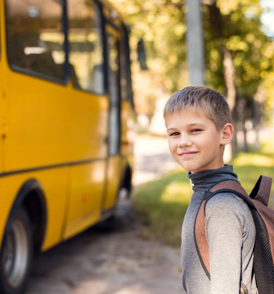 Mai mulți elevi de gimnaziu au oprit un autobuz scăpat de sub control și au salvat viața șoferiței care leșinase la volan