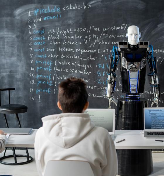  Prof. dr. Pădurean de la MIT, despre viitorul educației: „Care profesor să fie înlocuit de roboți? Cel care se comportă ca robotul?”