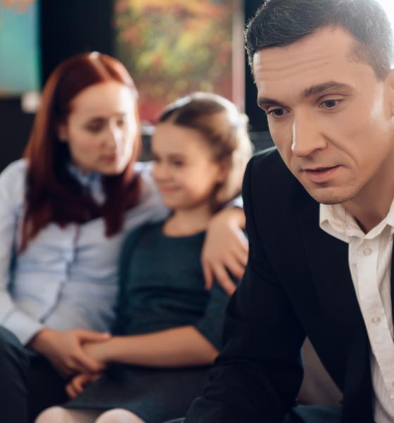 Semnele alienării parentale. Leca: Avem scenariul în care conflictul adultului „înghite” copilul  