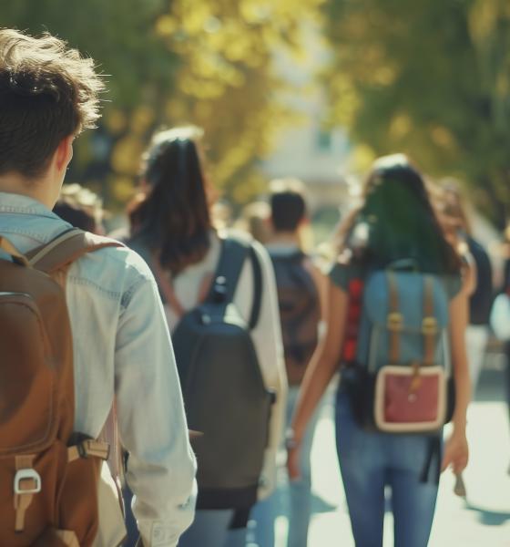 Tot mai mulți tineri între 16–18 ani aplică la joburi. Creștere de 45% în mai