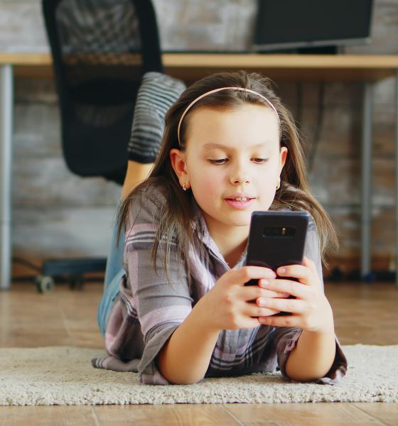 Studiu: Majoritatea adolescenţilor australieni continuă să folosească reţelele sociale, în pofida interdicţiei  