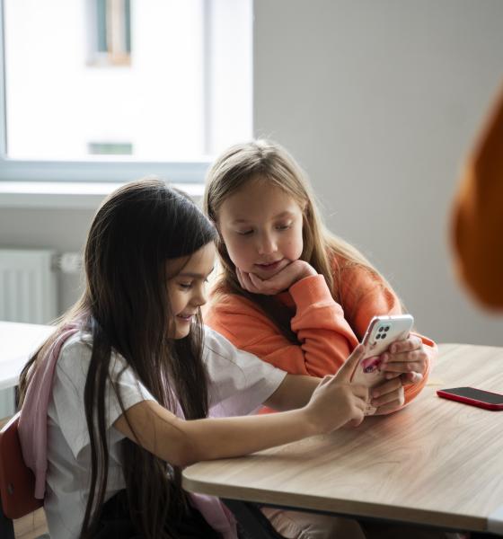 Dosar penal pentru homeschooling: Părinți din Bihor, timiși în judecată după ce și-au retras copiii din sistemul de învățământ