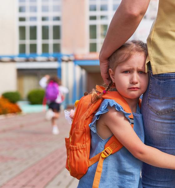 Fobia școlară silențioasă: Semnele care arată că durerile de burtă sau de cap ale copilului tău nu sunt inventate