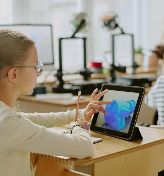 Digitalizarea în educație: ce prevede programul noului Guvern pentru școli